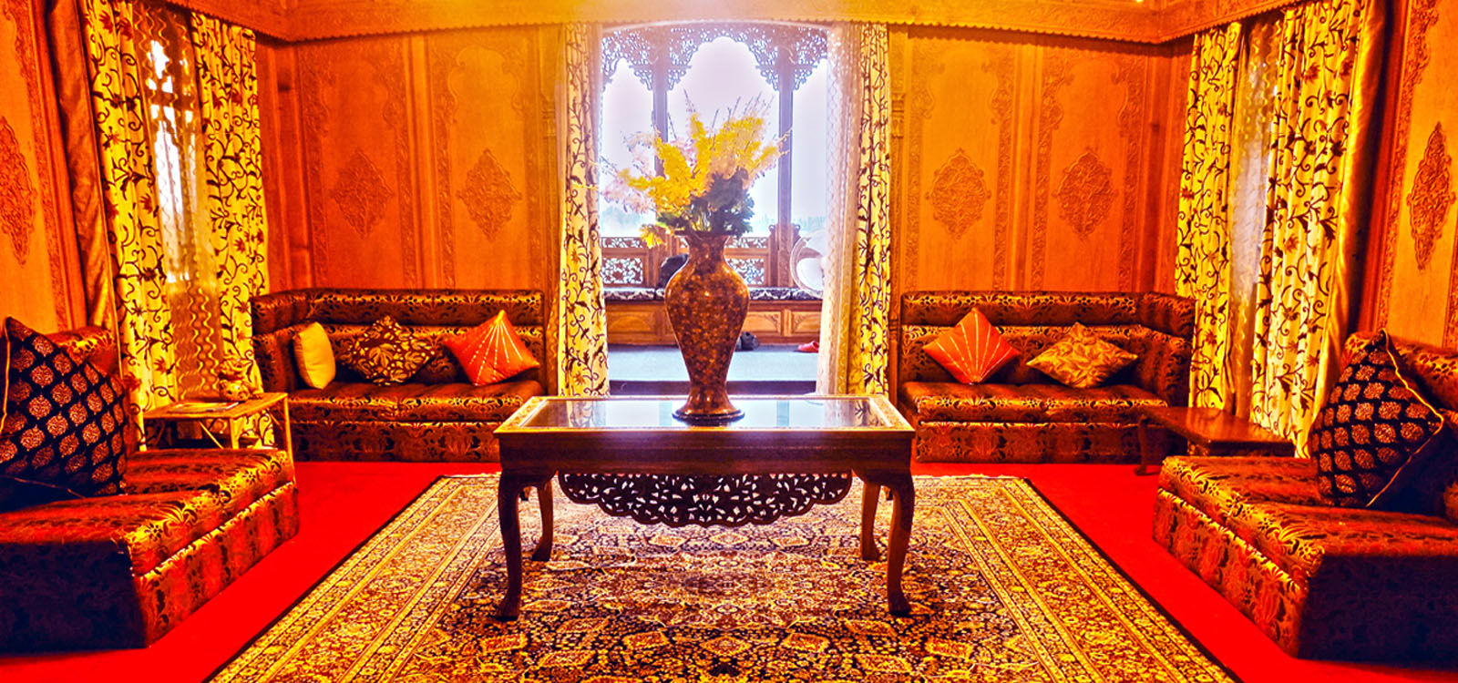 FLOATING PARADISE - Sitting Hall